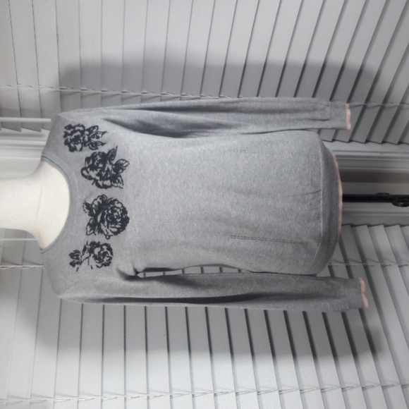 Elle Gray with pink trim beaded rose embellished crewneck sweater - Picture 1 of 13